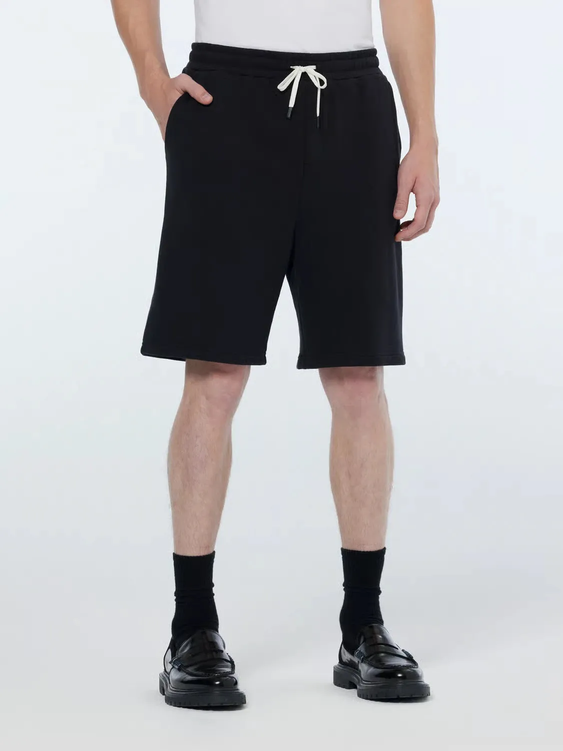 Badge Logo Regular Fit Sweatshorts (Black) - 179854001